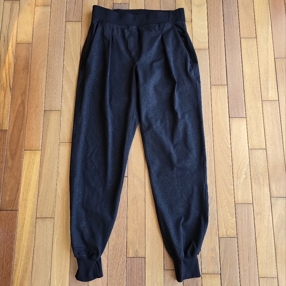 lululemon Yoga Party Pant 27" (Joggers)
